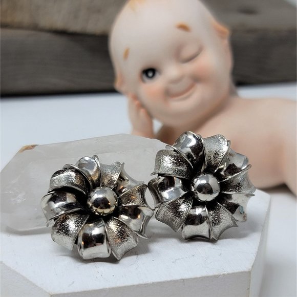 Vintage Silverton Flower Earrings Clip On Beautiful - Picture 3 of 6